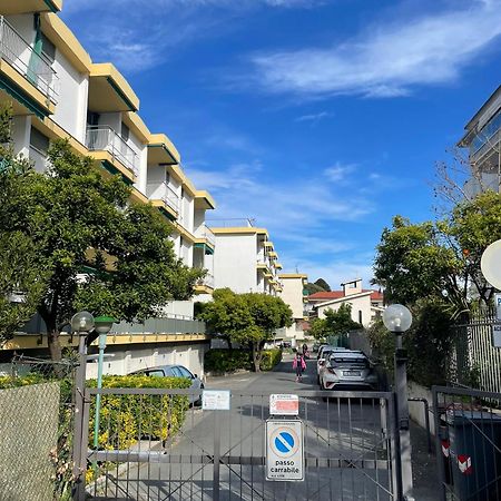 Franca'S House Apartment Bordighera Bagian luar foto