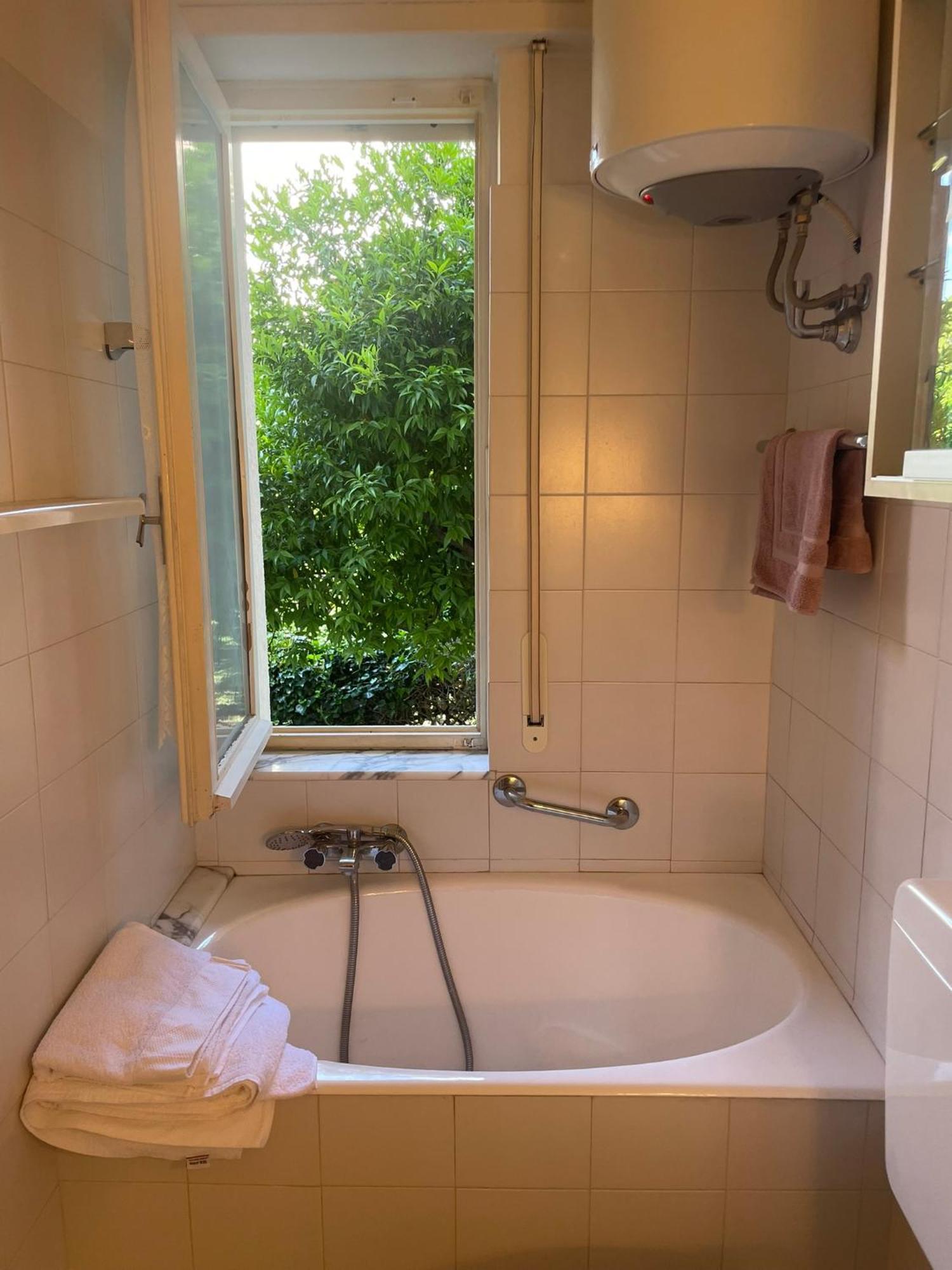 Franca'S House Apartment Bordighera Bagian luar foto