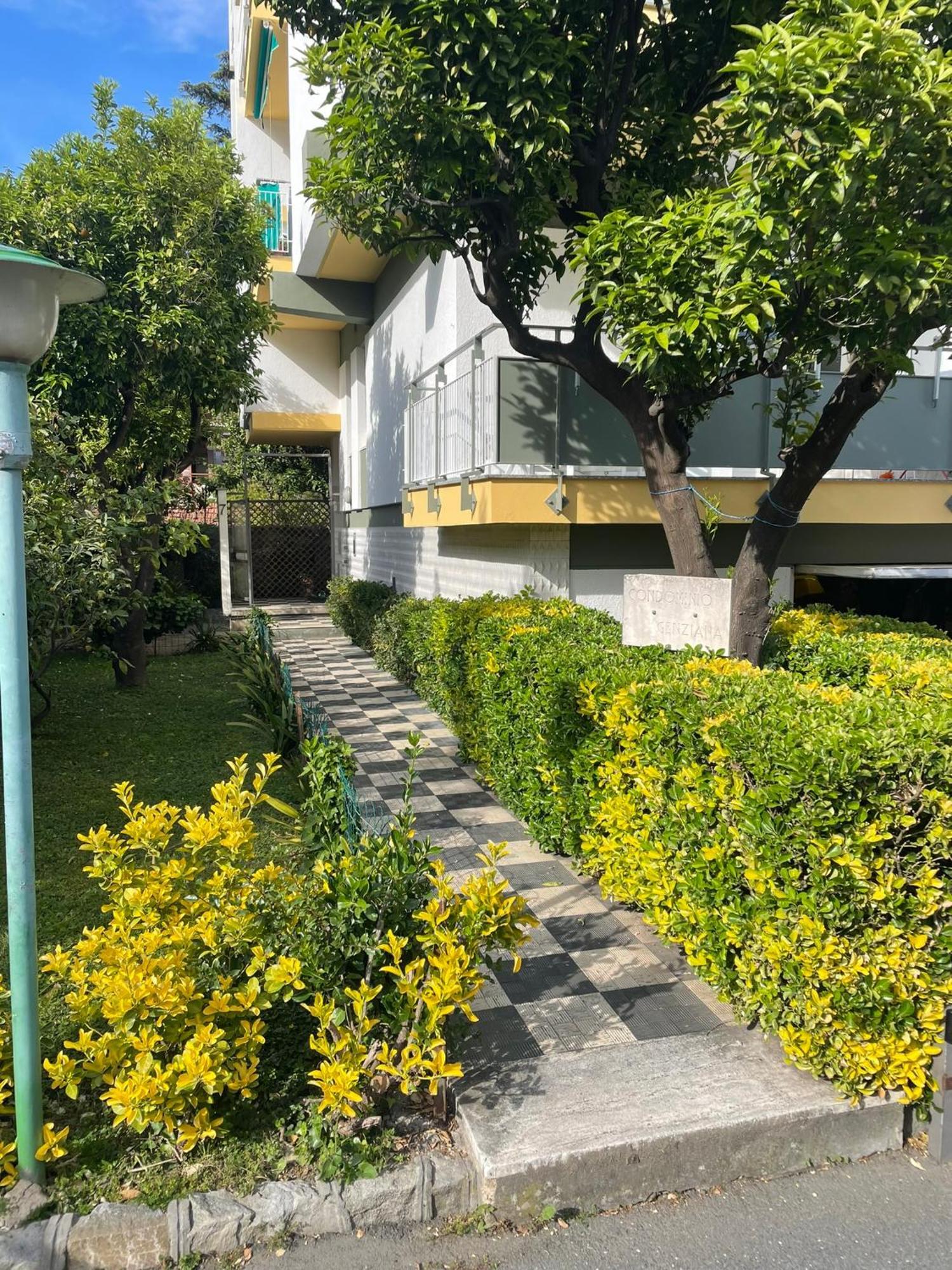 Franca'S House Apartment Bordighera Bagian luar foto